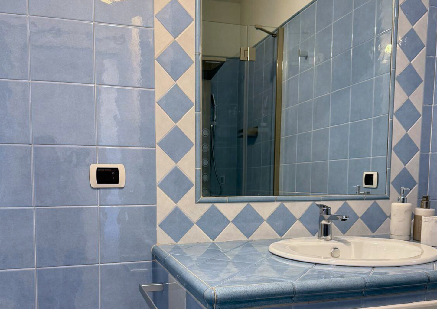 "Ivrea Centro Storico –  Splendido Trilocale con ascensore in Via Palestro, il cuore pulsante di Ivrea. Ideale per affitti brevi"