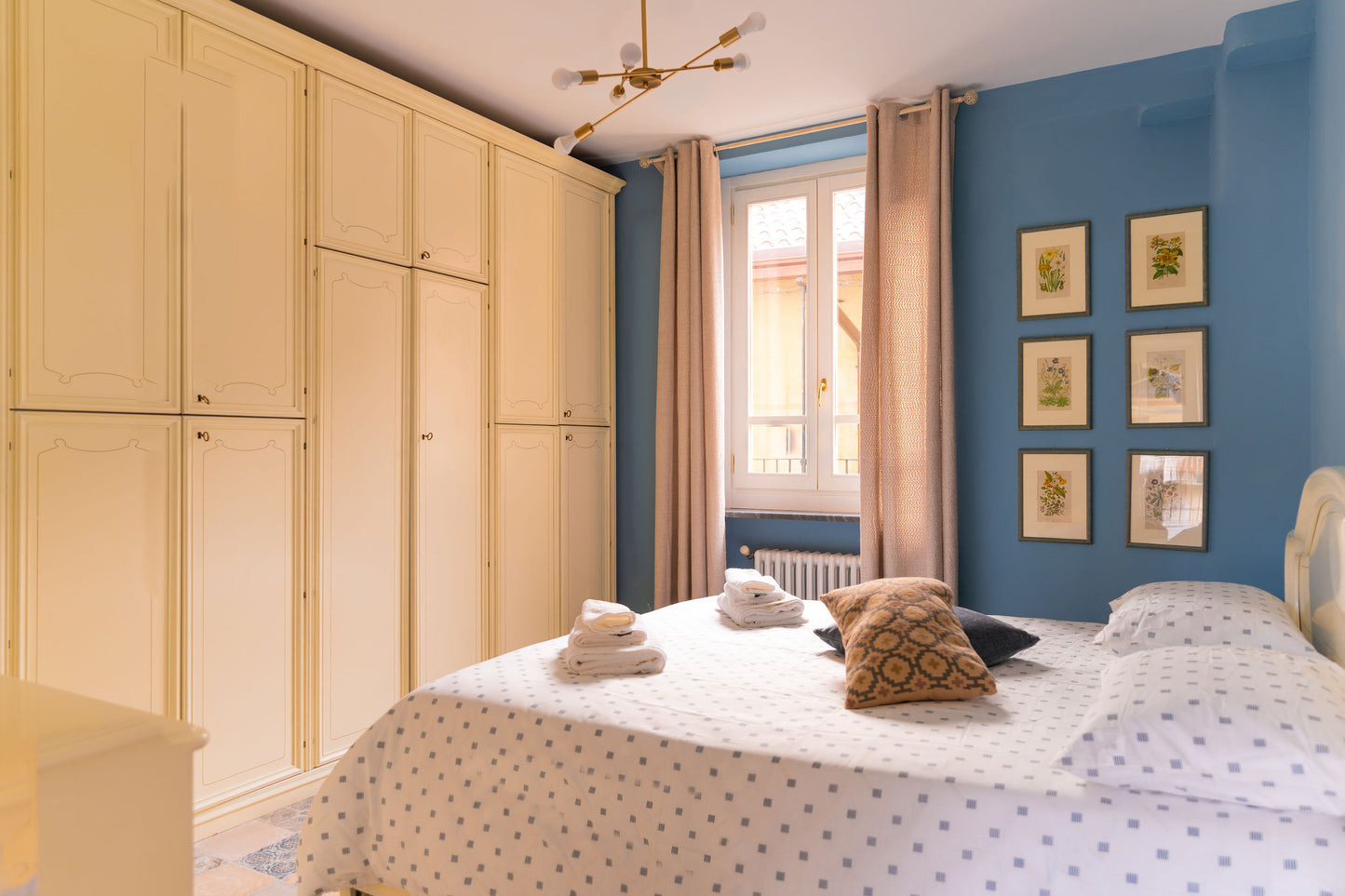 Historic Center of Ivrea – Warm, Pet-Friendly Apartment, Sleeps up to 9 (Via Palestro 86)